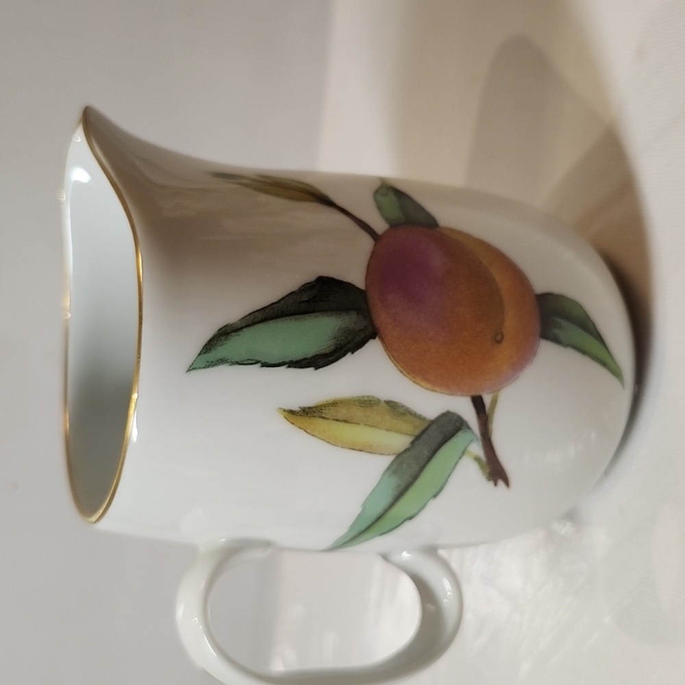 Royal worcester  evesham gold trim cream bowl